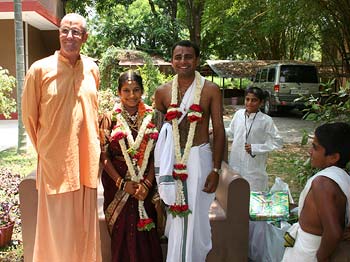 Swami Narasingha & newlyweds