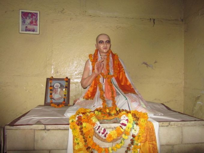 Sri Jiva Goswami Samadhi at Sri Sri Radha Damodara Mandir