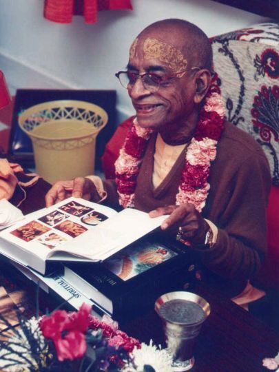 Srila Prabhupada looking at Bhagavatam