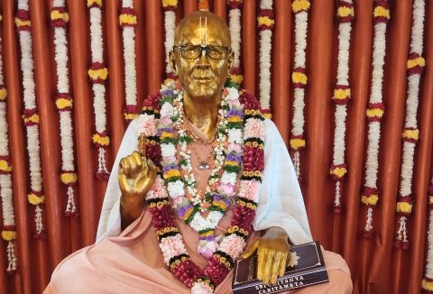 Srila Guru Maharaja's murti