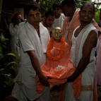Devotees Move the Deity of Sarasvati Thakura